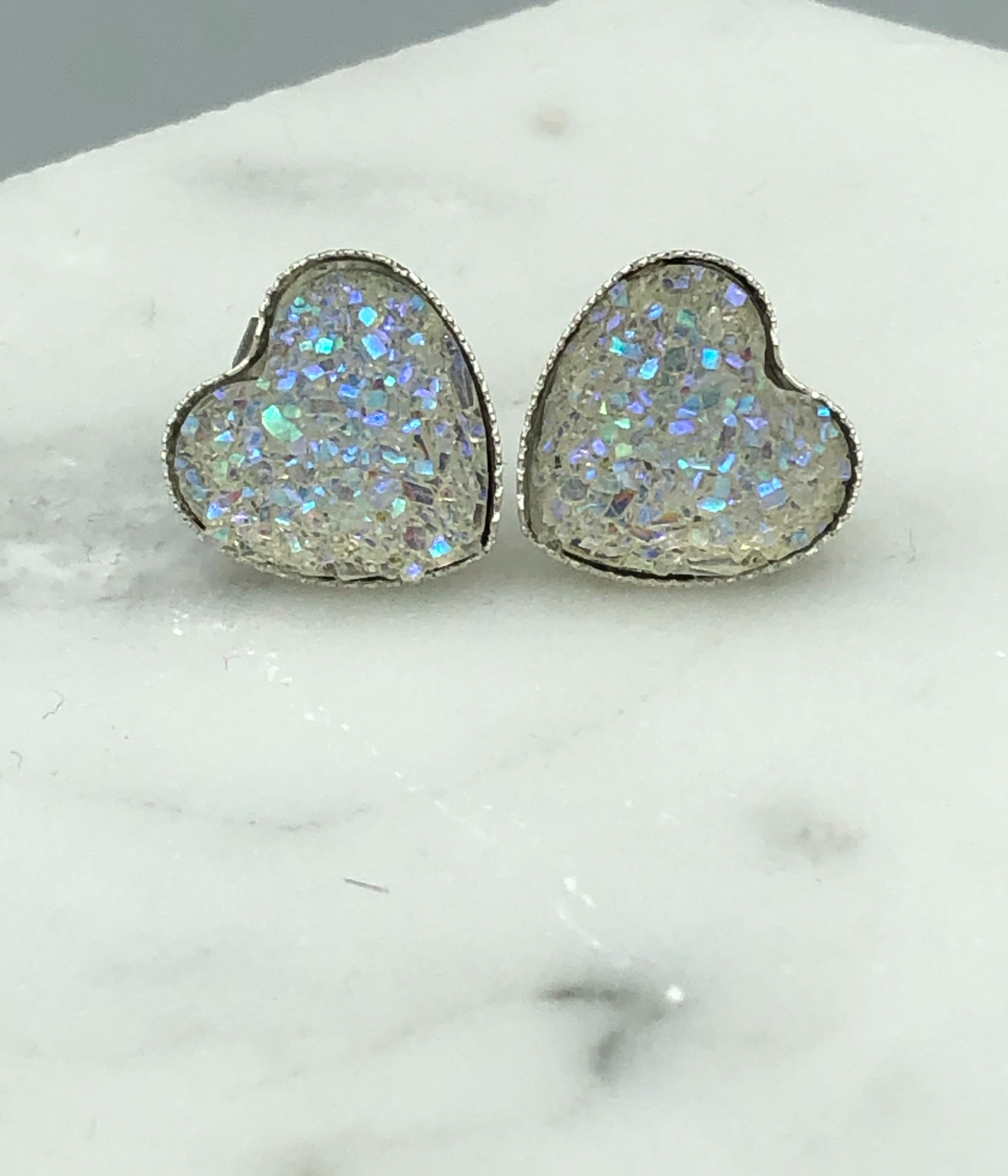 xoxo valentine heart earrings - clear rainbow in silver setting